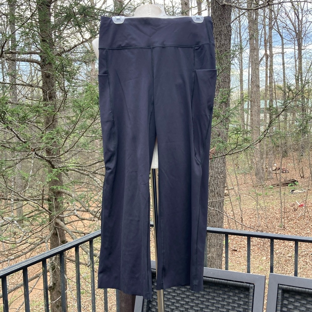 Hofi Women's Black workout pants with pockets. sz. Large